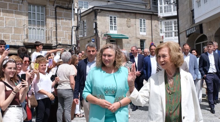 Visita de S.M. la Reina Doña Sofía a Castro Caldelas